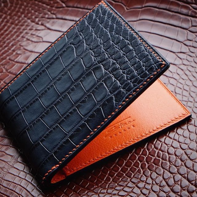 phong cách thời trang mà ví nam da cá sấu handmade mang lại
