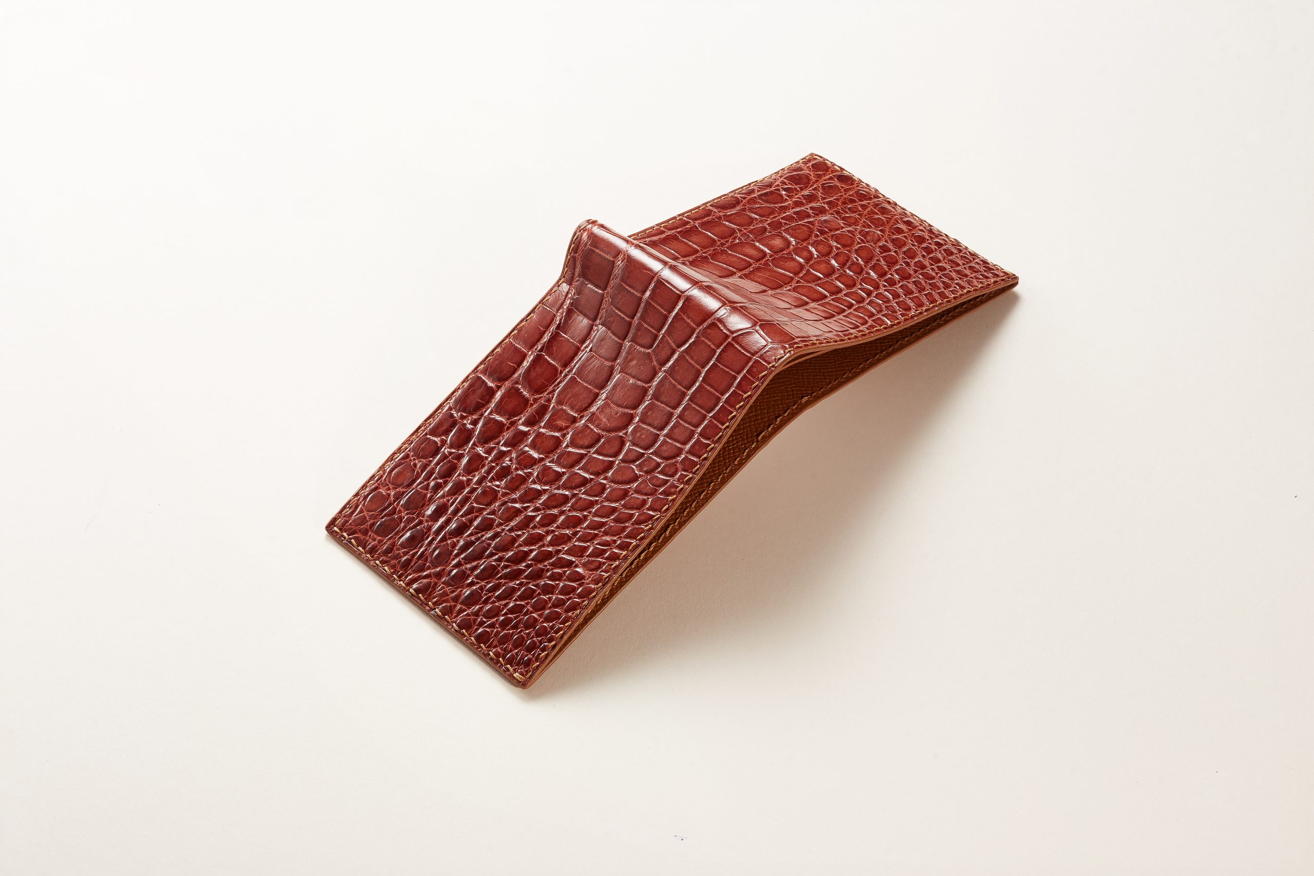 ví nam da cá sấu thật màu nâu đỏ da bụng đẹp hàng hiệu menz