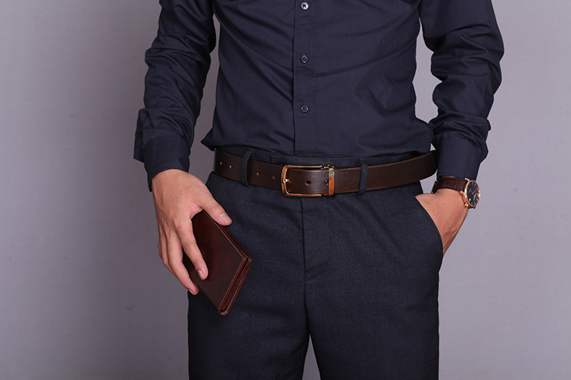 cách phối đồ thắt lưng nam da thật theo phong cách cổ điển