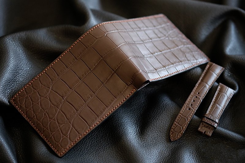 ví nam da cá sấu màu cafe khâu tay thủ công